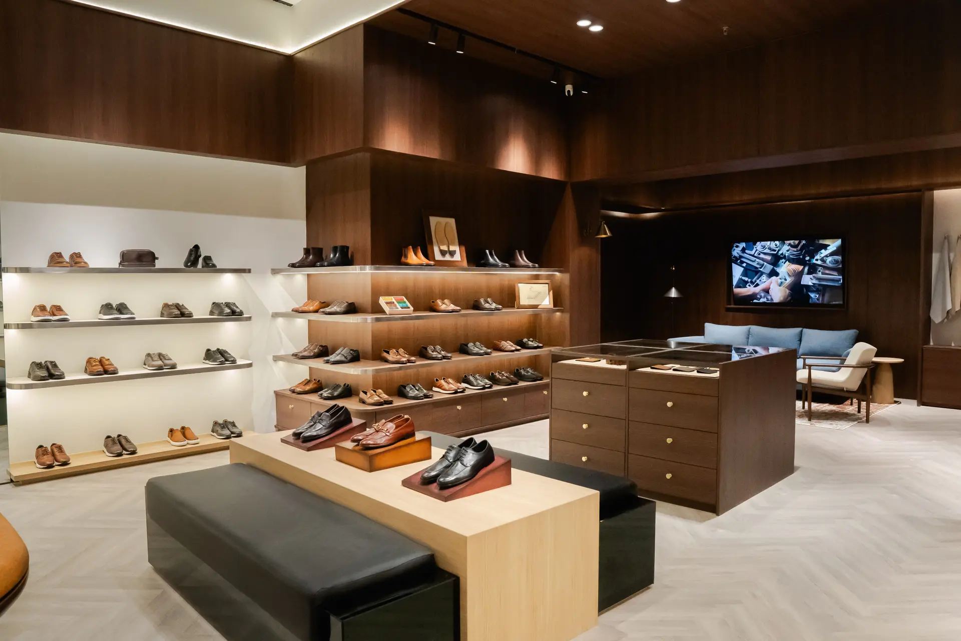Mario Minardi Returns to Lotte Shopping Avenue with a Refined New Concept
